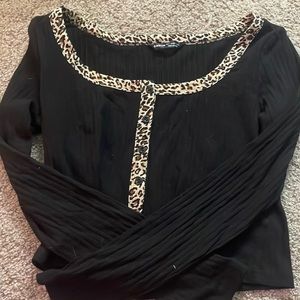 Long sleeve with cheetah print detailing